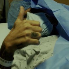 Premières images de "Vif the movie", documentaire consacré à Christian Audigier et produit par son ami Fabrice Sopoglian.