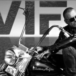 Christian Audigier, star d'un documentaire baptisé "Vif the movie" retraçant son parcours et son combat contre la maladie.
