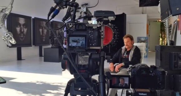 Johnny Hallyday lors du tournage du documentaire "Vif the movie", retraçant le parcours de Christian Audigier et son combat contre le cancer.