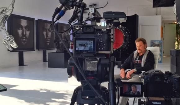 Johnny Hallyday lors du tournage du documentaire "Vif the movie", retraçant le parcours de Christian Audigier et son combat contre le cancer.