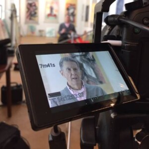 Ed Hardy lors du tournage du documentaire "Vif the movie", retraçant le parcours de Christian Audigier et son combat contre le cancer.