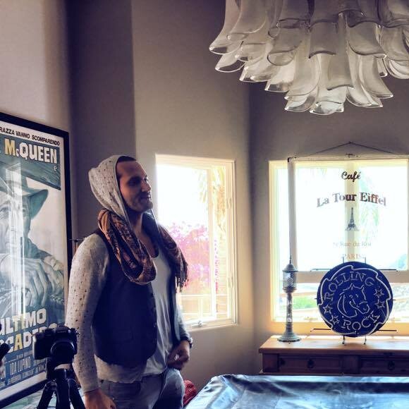Dans les coulisses du tournage du documentaire "Vif the movie", retraçant le parcours de Christian Audigier et son combat contre le cancer.