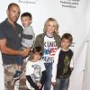 Melissa Joan Hart avec son mari Mark Wilkerson et leurs trois fils, Mason, Braydon et Tucker McFadden à la 26ème soirée caritative "The Elizabeth Glaser Pediatric AIDS" à Los Angeles. Le 25 octobre 2015
