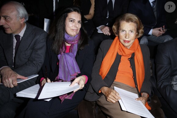 Liliane Bettencourt et sa fille Françoise Bettencourt-Meyers accompagnée de Jean-Pierre Meyers Defile Haute-Couture Armani à Paris, le 22 janvier 2013.