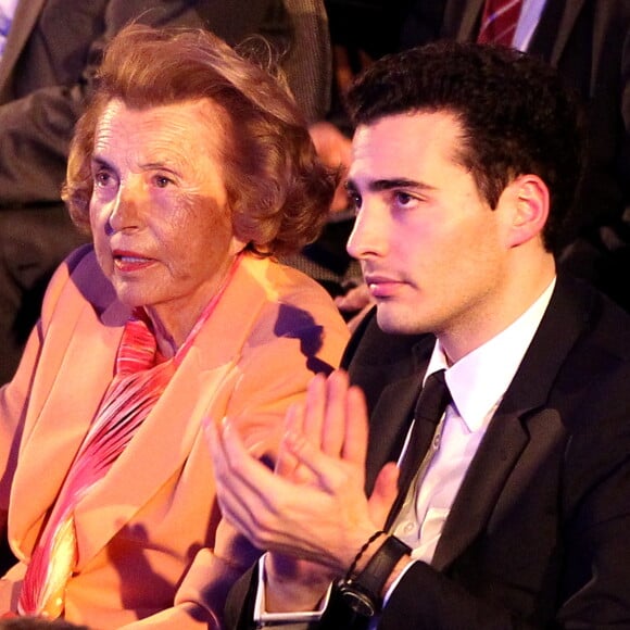 Liliane Bettencourt et son petit-fils Jean-Victor lors de la 14e cérémonie de remise des L'Oréal-Unesco Awards le 29 mars 2012.