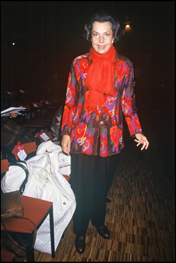 Liliane Bettencourt au défilé Emmanuel Ungaro, collection haute-couture printemps-été 1994, à Paris.
