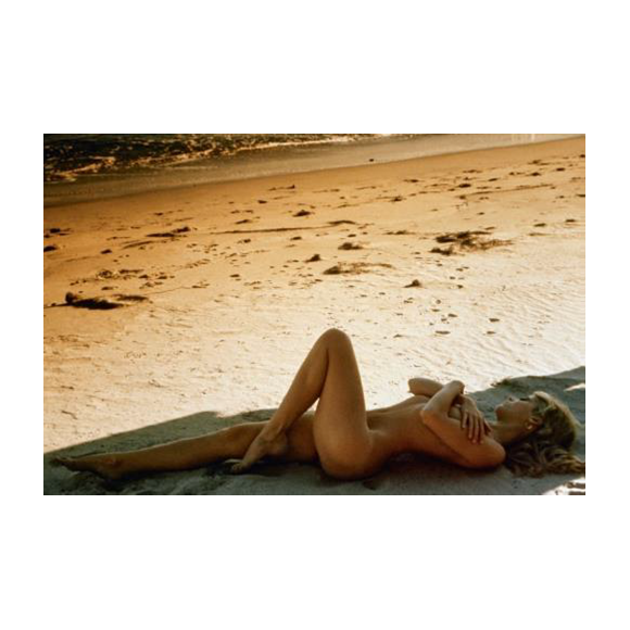 Jane Fonda sur la plage pour le magazine LUI en mars 1969. © Francis GIACOBETTI
