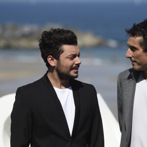 Kev Adams et Vincent Elbaz au photocall du film "Tout là-haut" lors du 65ème festival du film de San Sebastian, Espagne, le 24 septembre 2017.