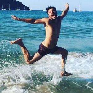 Kev Adams à la plage, en Espagne, dimanche 24 septembre 2017