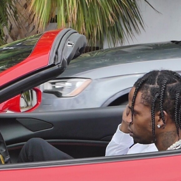 Exclusif - Travis Scott au volant de sa voiture de sport à Miami, le 23 septembre 2017