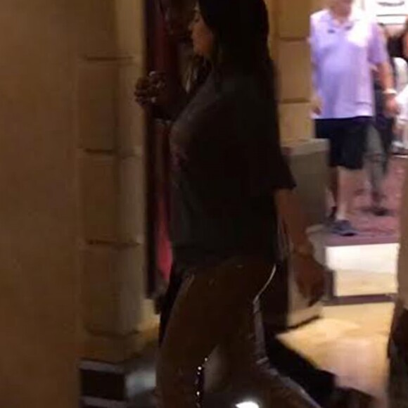 Exclusif - Travis Scott et Kylie Jenner enceinte rentrent à l'hôtel à Las Vegas le 25 septembre 2017