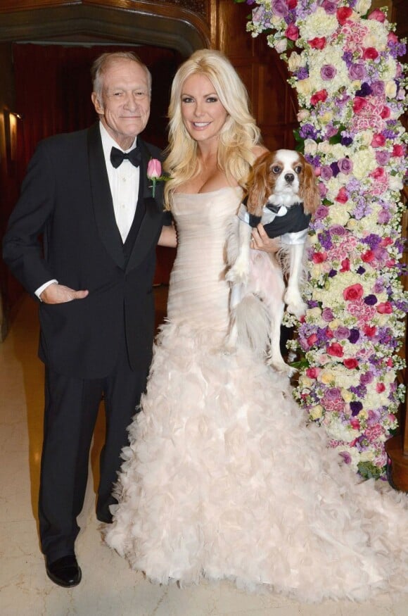 Hugh Hefner et Crystal Harris le jour de leur mariage à la Playboy Mansion à Los Angeles, le 31 décembre 2012.