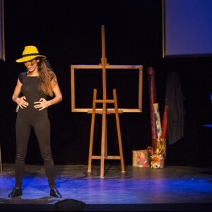 Audrey Dana dans Indociles au théâtre des Mathurins à Paris.