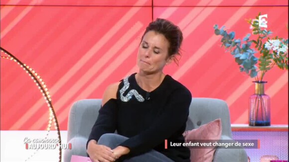 Faustine Bollaert bouleversée par le témoignage de Mel dans "Ça commence aujourd'hui", le 28 septembre 2017 sur France 2.