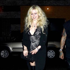 Avril Lavigne sort du restaurant TAO à Hollywood, le 27 septembre 2017.