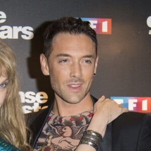 Arielle Dombasle et son danseur Maxime Dereymez lors du photocall de présentation du jury et des nouveaux couples de "Danse avec les Stars" au siège de TF1 à Boulogne-Billancourt, le 28 septembre 2017. © Pierre Pérusseau/Bestimage