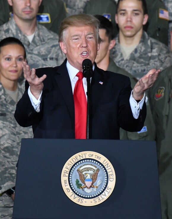 Donald Trump - Le président des Etats-Unis et sa femme la Première Dame à la base aérienne d'Andrews, Maryland, le 15 septemnbre 2017.