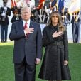 Le président Donald Trump et sa femme Melania ont salué la Garde Marine à la Maison Blanche à Washington, après avoir observé une minute de silence pour les commémorations du 11 septembre 2001. Le 11 septembre 2017.