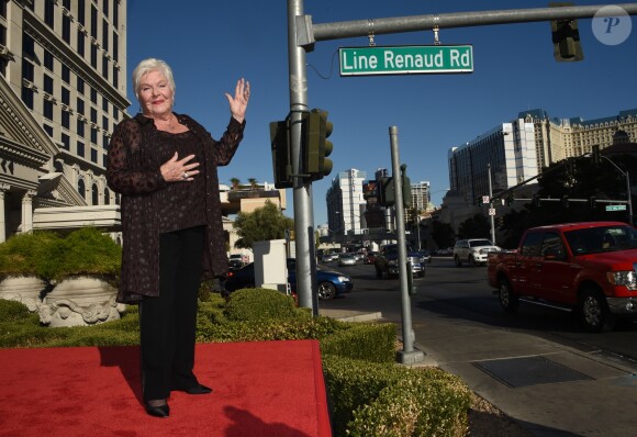 Line Renaud - Line Renaud a dévoilé une plaque de rue portant son nom à Las Vegas, Line Renaud Rd. Le 28 septembre 2017 © Chris Delmas / Bestimage