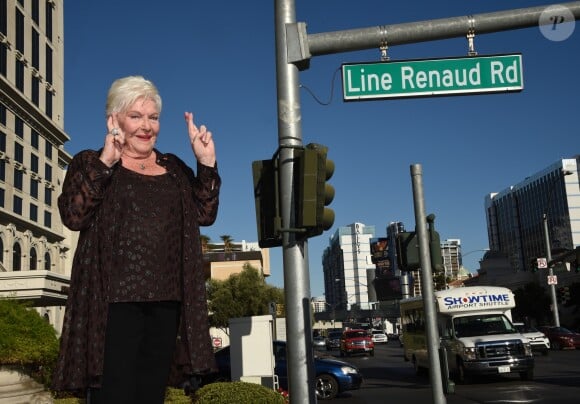 Line Renaud - Line Renaud a dévoilé une plaque de rue portant son nom à Las Vegas, Line Renaud Rd. Le 28 septembre 2017 © Chris Delmas / Bestimage