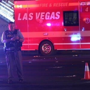 Illustrations des secours et de la sécurité et d'une victime après la tuerie de Las Vegas le 1er octobre 2017.