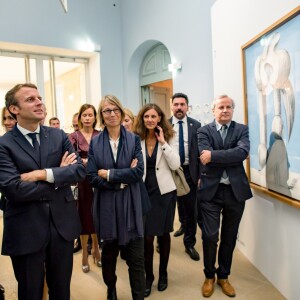 Le président de la République Emmanuel Macron, sa femme Brigitte Macron, la ministre de la Culture Françoise Nyssen et Diana Widmaier Picasso - Le couple présidentiel à l'inauguration de l'exposition "Picasso 1932, année érotique" en présence d'une des filles du peintre au musée Picasso-Paris, le 8 octobre 2017. © Ian Langsdon/Pool/Bestimage