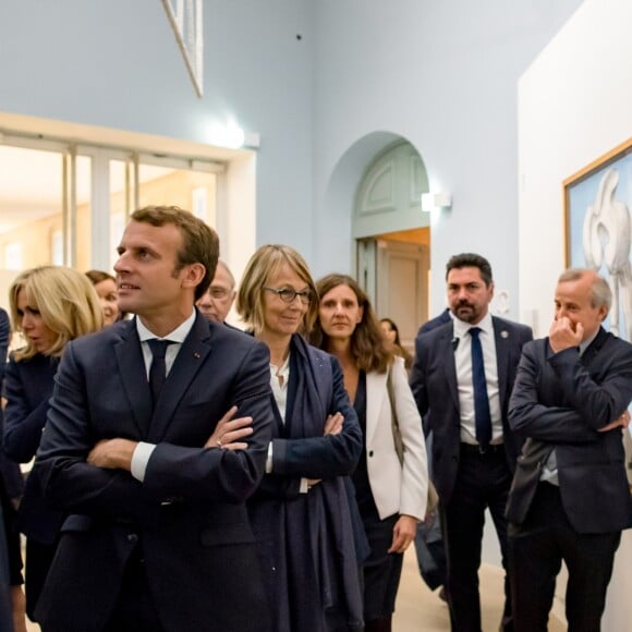 Le président de la République Emmanuel Macron, sa femme Brigitte Macron, la ministre de la Culture Françoise Nyssen et Diana Widmaier Picasso - Le couple présidentiel à l'inauguration de l'exposition "Picasso 1932, année érotique" en présence d'une des filles du peintre au musée Picasso-Paris, le 8 octobre 2017. © Ian Langsdon/Pool/Bestimage