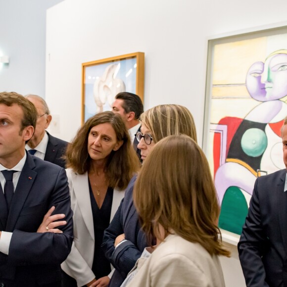 Le président de la République Emmanuel Macron, sa femme Brigitte Macron, la ministre de la Culture Françoise Nyssen et Diana Widmaier Picasso - Le couple présidentiel à l'inauguration de l'exposition "Picasso 1932, année érotique" en présence d'une des filles du peintre au musée Picasso-Paris, le 8 octobre 2017. © Ian Langsdon/Pool/Bestimage