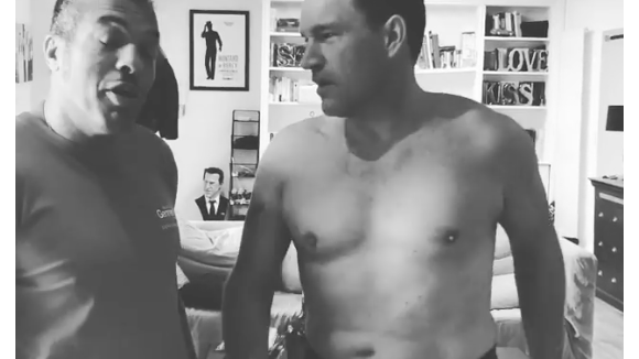 Benjamin Castaldi, torse nu, dévoile son nouveau corps : "J'ai perdu 7 kg"