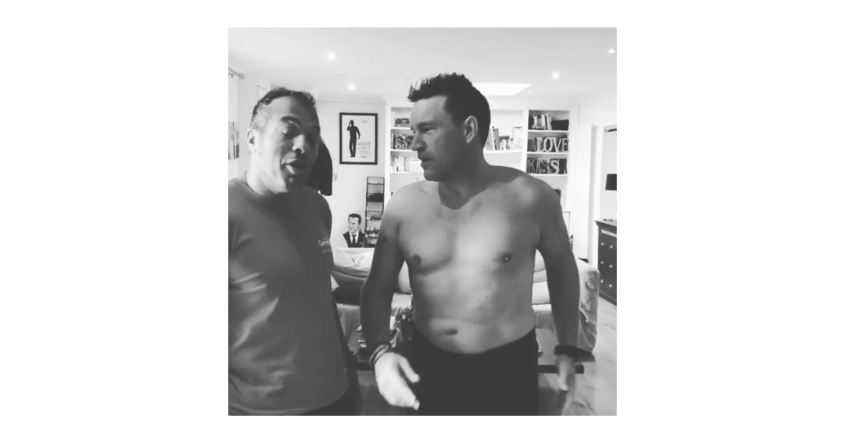 Benjamin Castaldi, torse nu, dévoile son nouveau corps : 