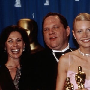 David Parfitt, Donna Gigliotti, Harvey Weinstein, Gwyneth Paltrow, Edward Zeick et Marc Norman aux Oscars 1999.