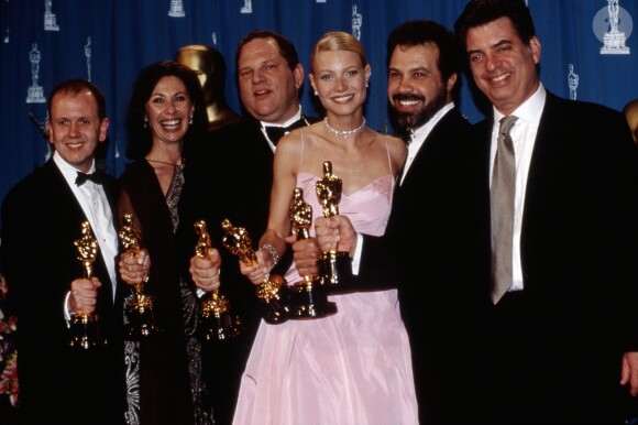 David Parfitt, Donna Gigliotti, Harvey Weinstein, Gwyneth Paltrow, Edward Zeick et Marc Norman aux Oscars 1999.