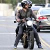 Exclusif - Gerard Butler fait un tour de moto à Los Angeles le 5 juin 2017.