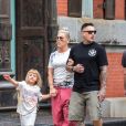 Exclusif - Pink avec son Mari Carey Hart et leur fille Willow se promènent à New York le 15 octobre 2017