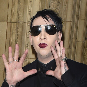 Marilyn Manson à la sortie des "Fashion Awards 2016" à Londres, Royaume Uni, le 5 décembre 2016.