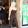 Kim et Kourtney Kardashian quittent le magasin Aldik Home à Los Angeles, le 18 octobre 2017.