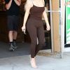 Kim et Kourtney Kardashian quittent le magasin Aldik Home à Los Angeles, le 18 octobre 2017.
