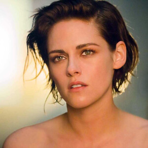 Premiers visuels de la campagne pour le parfum Gabrielle, de Chanel, avec Kristen Stewart le 17 août 2017.