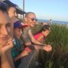 Chester Bennington avec sa femme Talinda et ses enfants, quelques jours seulement après sa mort (survenue le 20 juillet). Photo publiée le 7 septembre 2017 sur Twitter par Talinda Bennington.