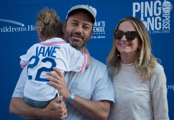 Jimmy Kimmel avec sa femme Molly McNearney et leur fille Jane lors de la 5ème édition du tournoi caritatif "Ping Pong 4 Purpose - Kershaw Challenge" à Los Angeles, le 27 juillet 2017. © Prensa Internacional via Zuma Press/Bestimage