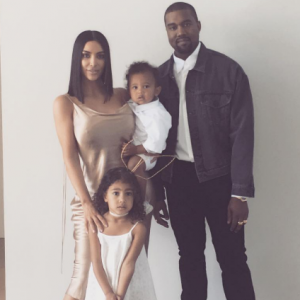 Kim Kardashian, et Kanye West et leurs enfants North et Saint fêtent Pâques. Avril 2017.