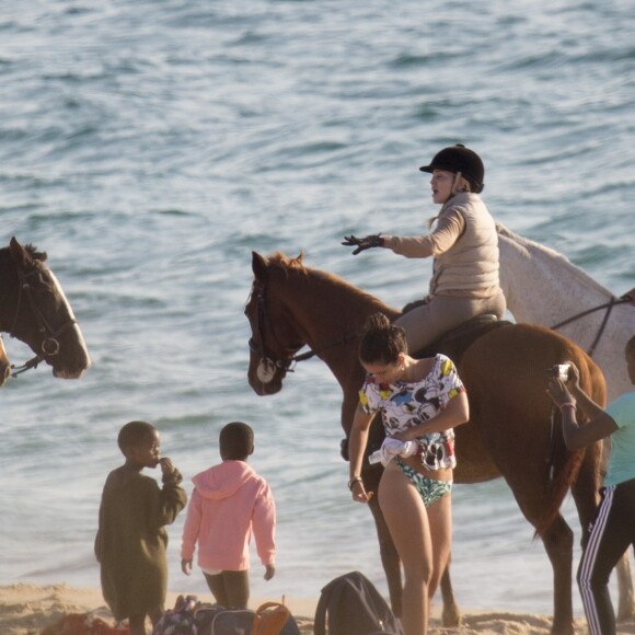 Exclusif - Madonna fait une balade à cheval sur la plage de Comporta avec son fils David, le 8 octobre 2017.