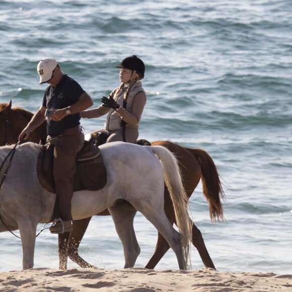 Exclusif - Madonna fait une balade à cheval sur la plage de Comporta avec son fils David, le 8 octobre 2017.