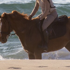 Exclusif - Madonna fait une balade à cheval sur la plage de Comporta avec son fils David, le 8 octobre 2017.