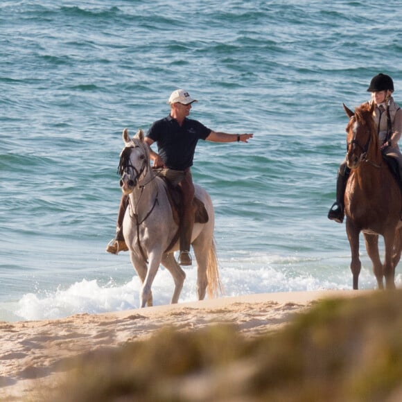 Exclusif - Madonna fait une balade à cheval sur la plage de Comporta avec son fils David, le 8 octobre 2017.