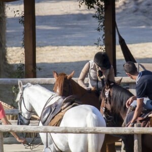 Exclusif - Madonna fait une balade à cheval sur la plage de Comporta avec son fils David, le 8 octobre 2017.