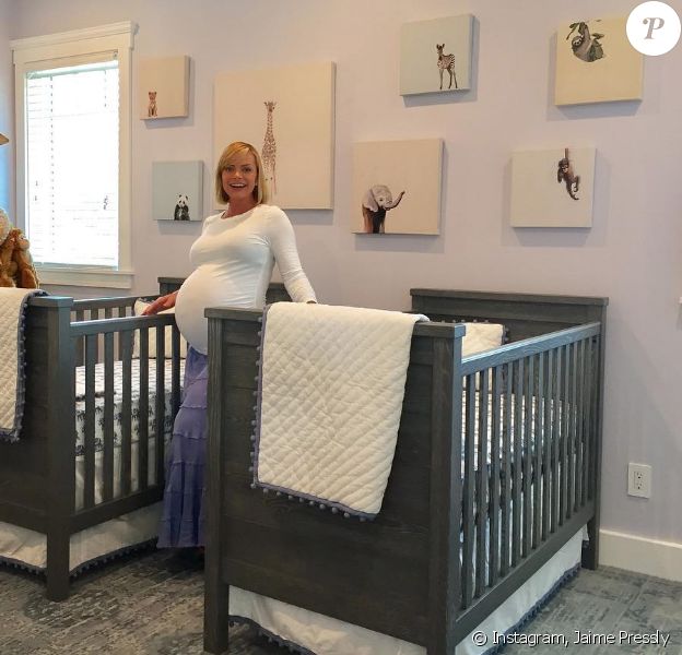 Jaime Pressly, enceinte, pose dans la chambre de ses jumeaux, le 22 septembre 2017.