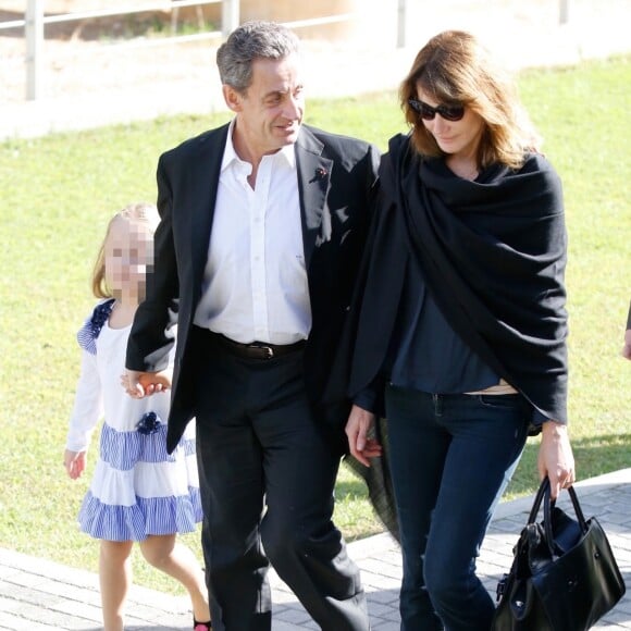 Nicolas Sarkozy, sa femme Carla Bruni et leur fille Giulia arrivent au musée de l'Acropole à Athènes. Le 24 octobre 2017  Nicolas Sarkozy and wife Carla Bruni get a warm welcome as they visit the Akropolis Museum with their daughter Giulia during their visit to Greece.24/10/2017 - Athènes