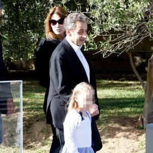 Nicolas Sarkozy, sa femme Carla Bruni et leur fille Giulia arrivent au musée de l'Acropole à Athènes. Le 24 octobre 2017  Nicolas Sarkozy and wife Carla Bruni get a warm welcome as they visit the Akropolis Museum with their daughter Giulia during their visit to Greece.24/10/2017 - Athènes