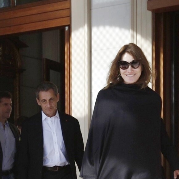 Nicolas Sarkozy, sa femme Carla Bruni et leur fille Giulia arrivent au musée de l'Acropole à Athènes. Le 24 octobre 2017  Nicolas Sarkozy and wife Carla Bruni get a warm welcome as they visit the Akropolis Museum with their daughter Giulia during their visit to Greece.24/10/2017 - Athènes